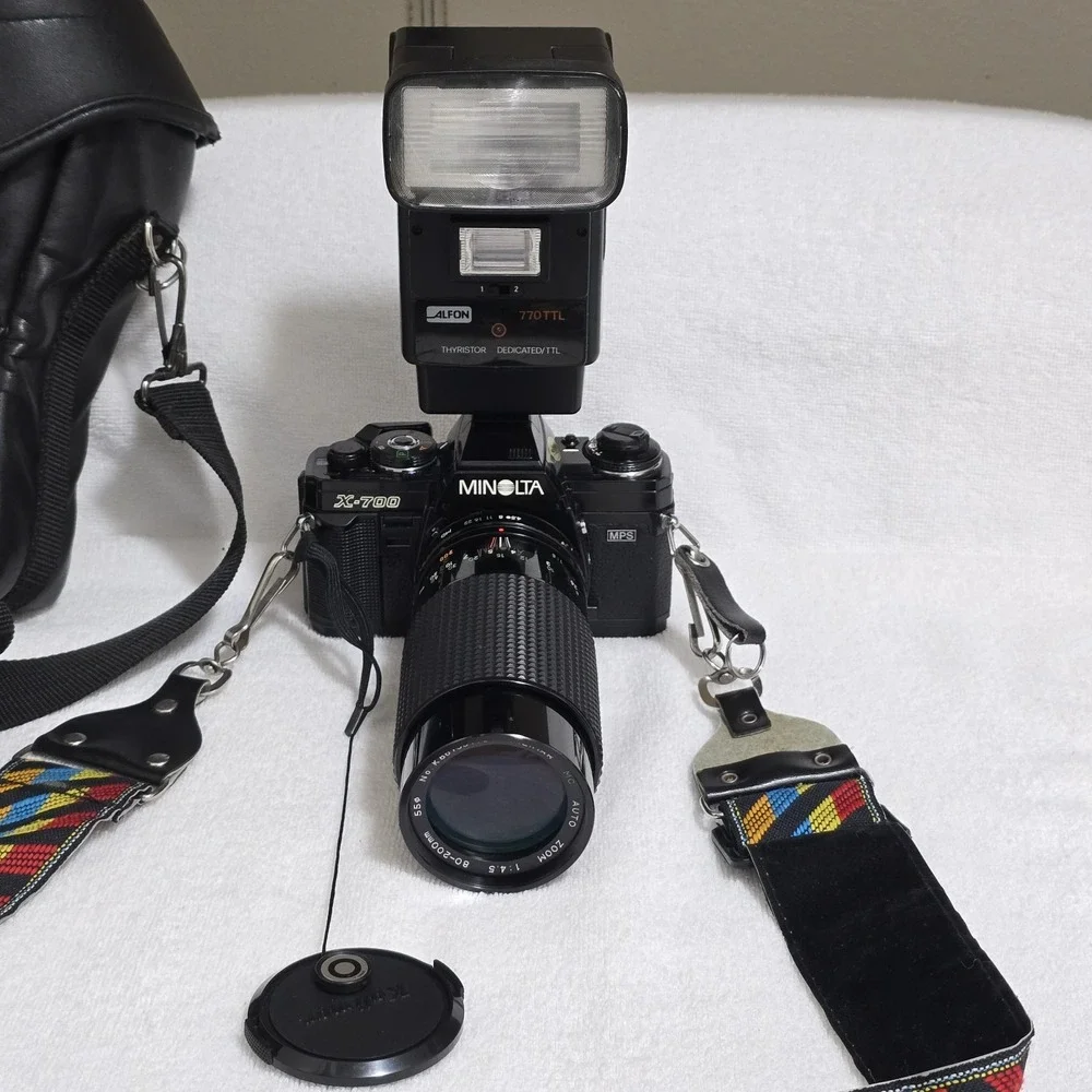 Minolta X-700 35mm SLR Film Camera Kalimar 80–200mm Lens Bundle